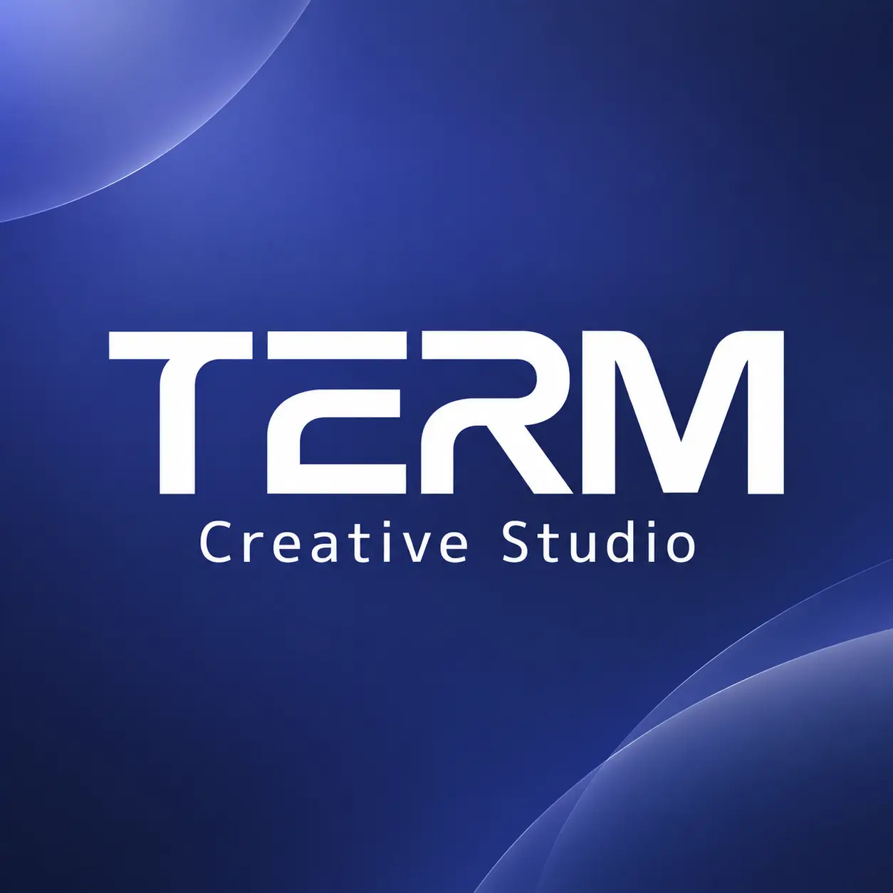 شعار TERM Creative Studio الأبيض على خلفية الهوية الزرقاء